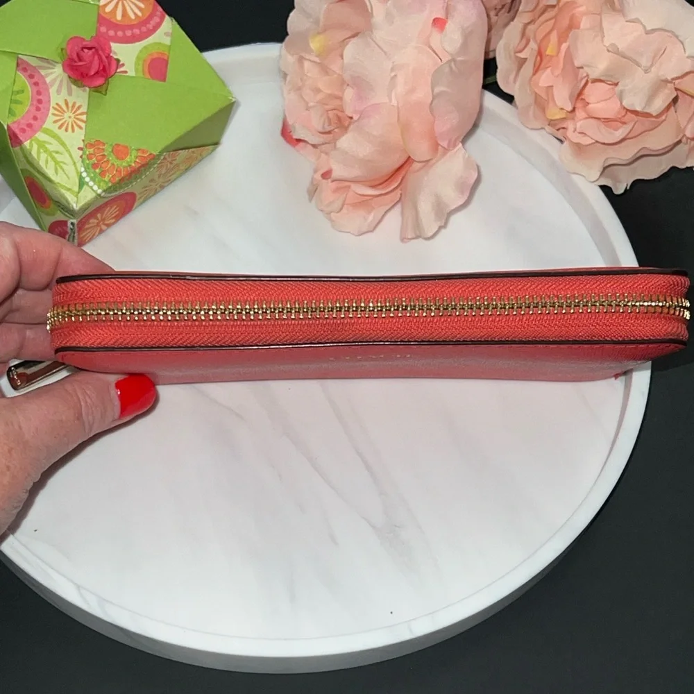 EUC Coach Accordion Zip Wallet in Coral - Picture 3 of 13